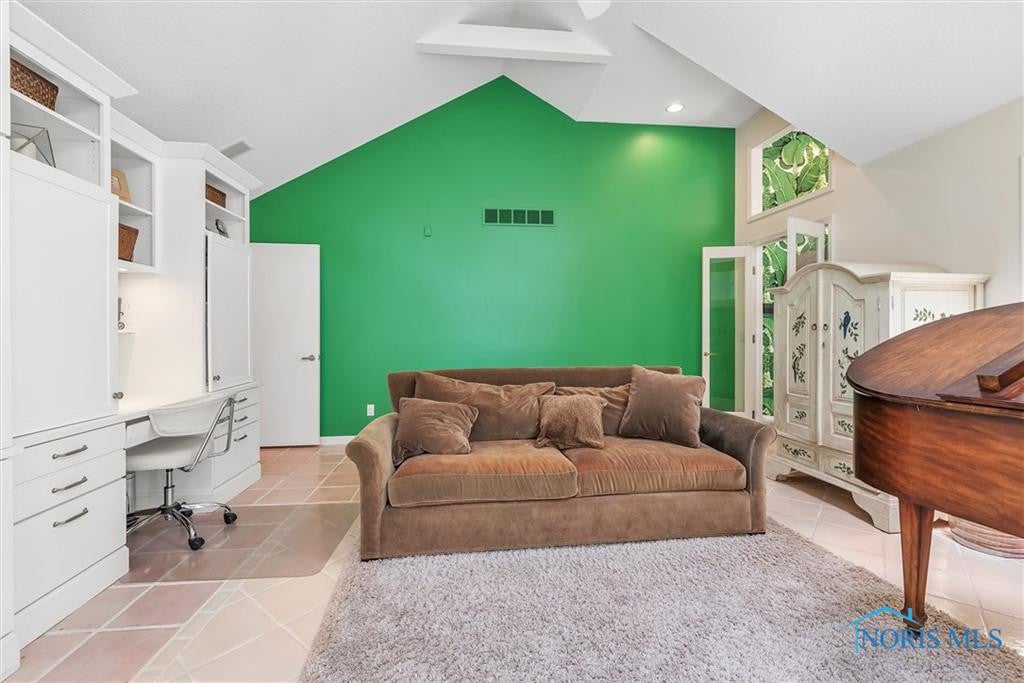 2465 Edgehill Road Toledo, OH 43615 - Photo 14 of 31 Gallery Image 14