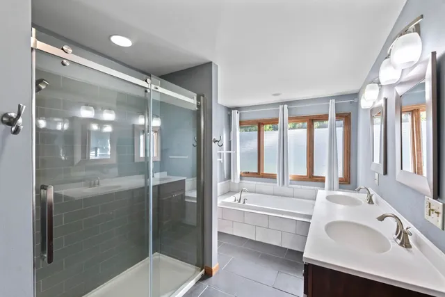 $599,000 | S40W31356 Johns Way, Genesee, WI 53189