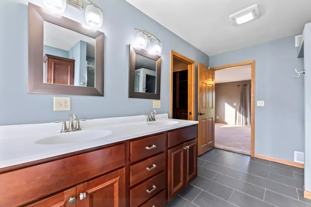 $599,000 | S40W31356 Johns Way, Genesee, WI 53189