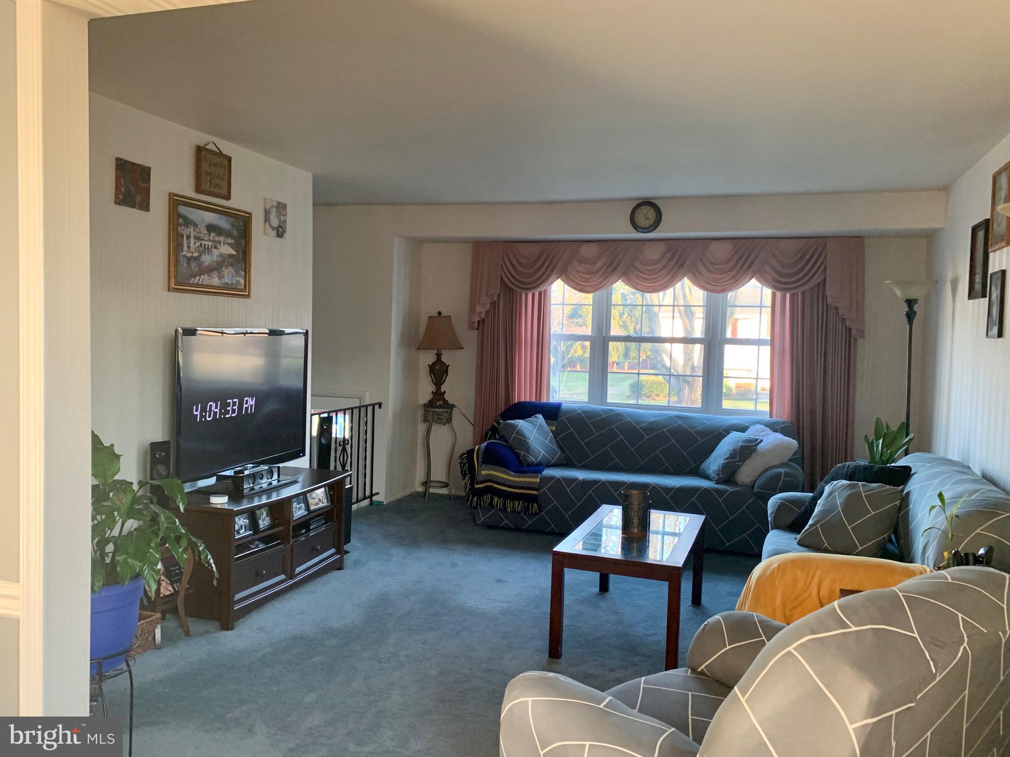214 Spohn Road Reading, PA 19608 - Photo 4 of 27