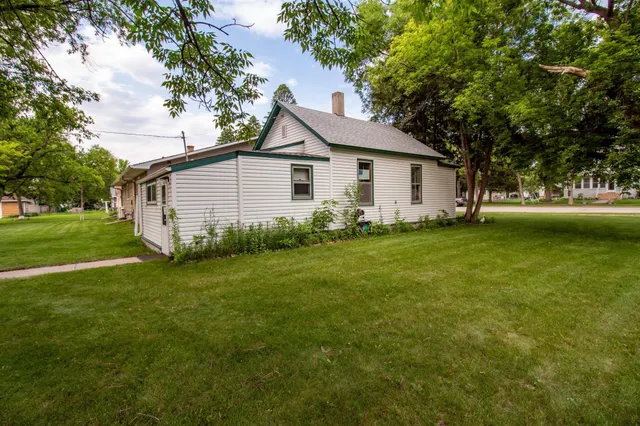 $89,000 | 103 3rd Street Northeast, Barnesville, MN 56514