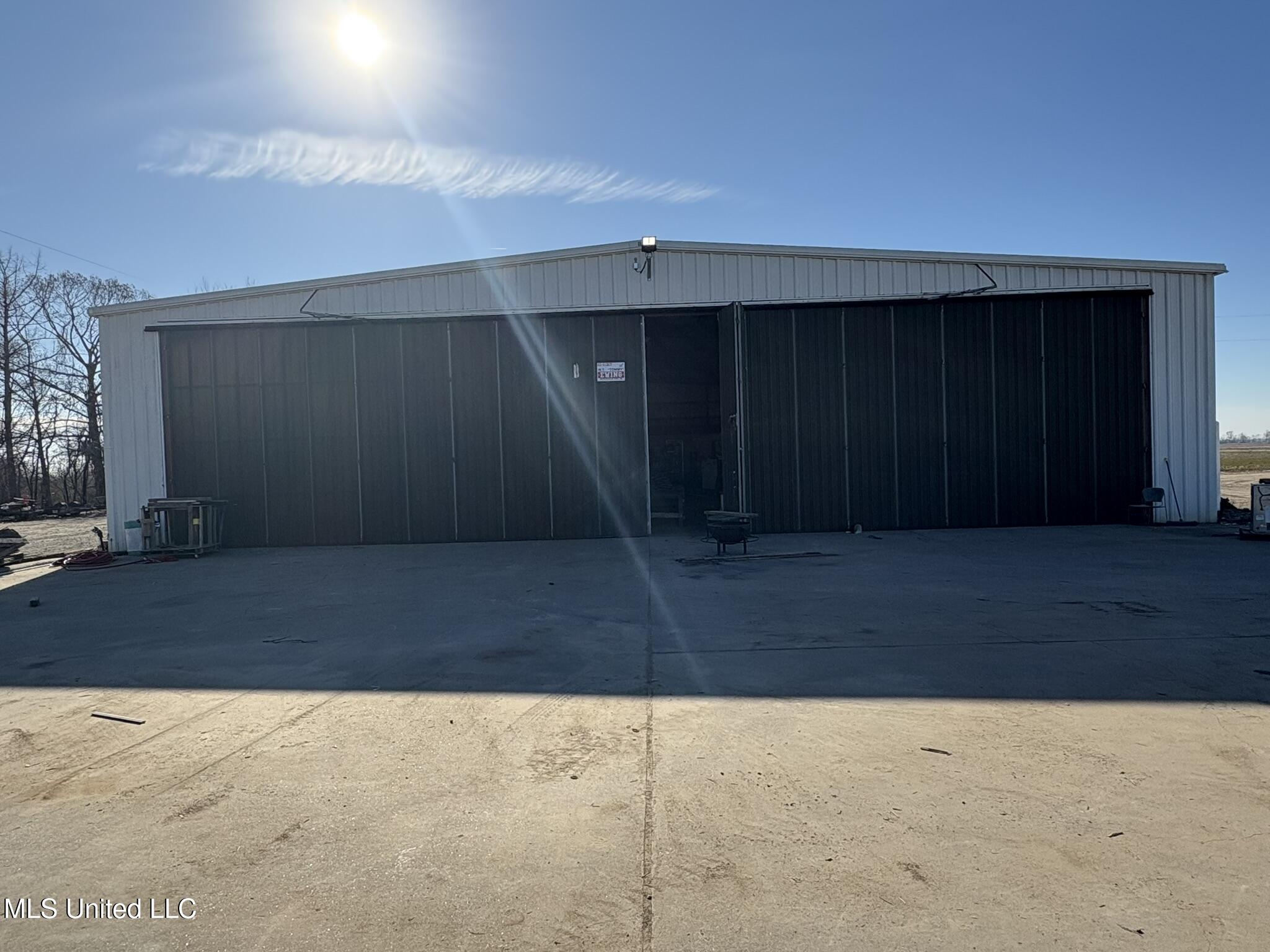 1006 Dry Bend Road Anguilla, MS 38721 - Photo 1 of 10 Hangar