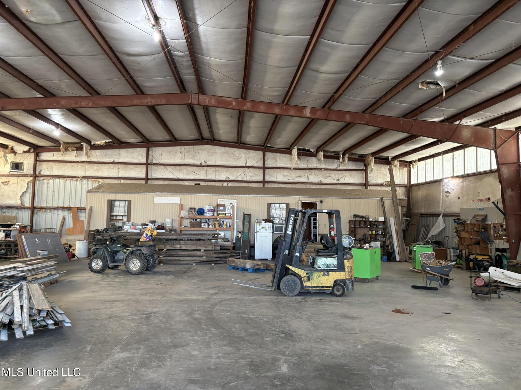 1006 Dry Bend Road Anguilla, MS 38721 - Photo 2 of 10 Hangar open