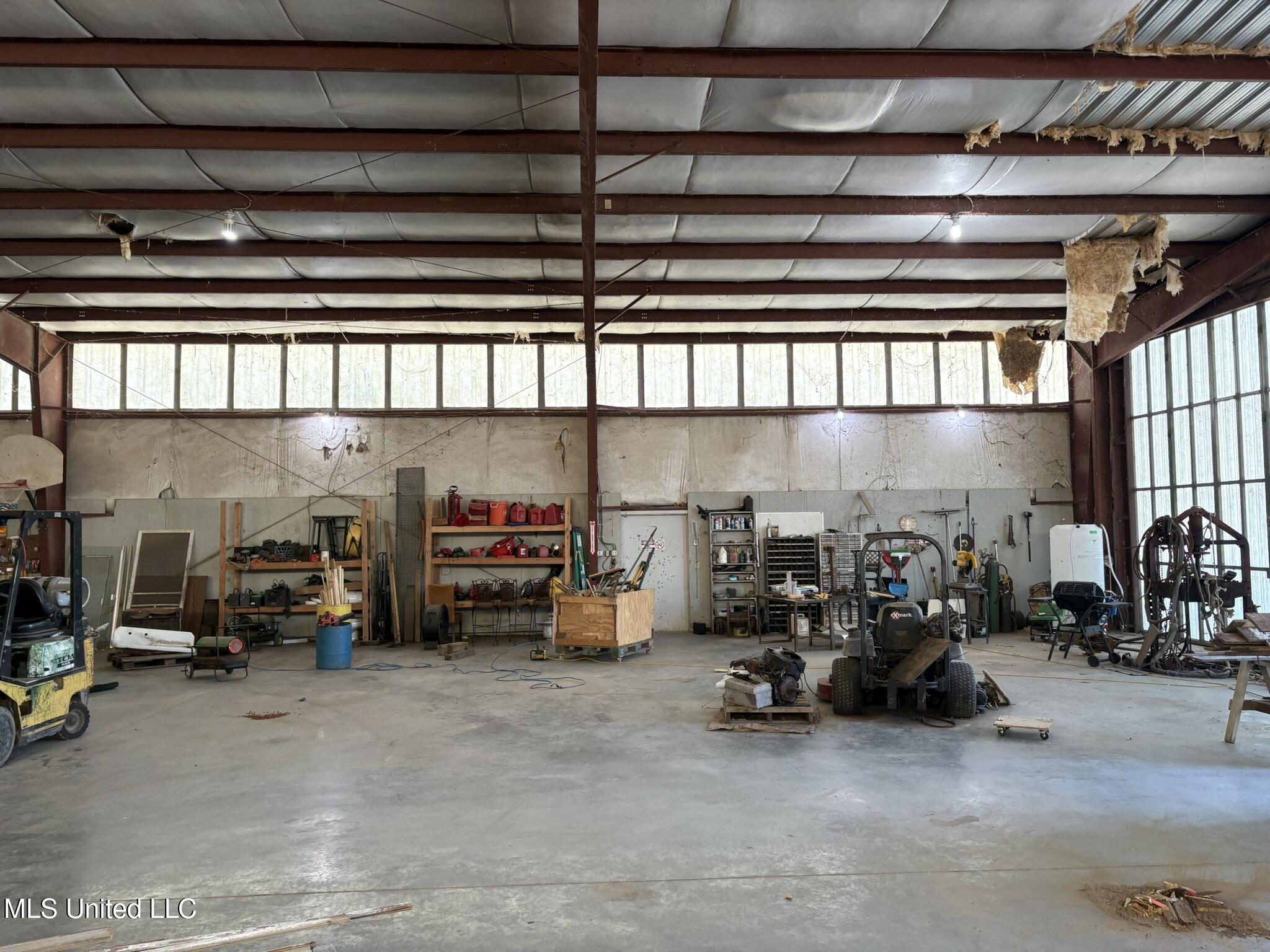 1006 Dry Bend Road Anguilla, MS 38721 - Photo 6 of 10 Hangar open.JPEG2