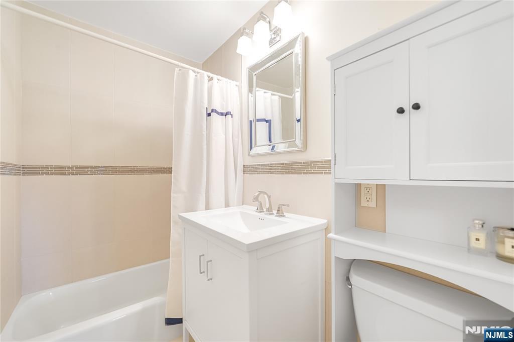 2000 Linwood Avenue, Unit 5L Fort Lee, NJ 07024 - Photo 12 of 26 a bathroom with a sink and a bathtub
