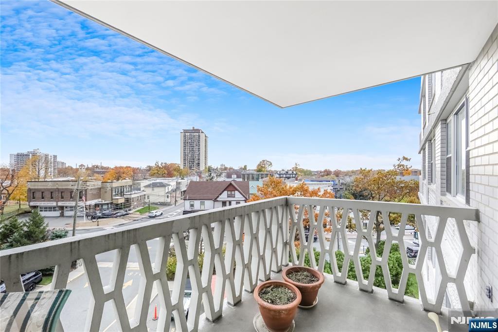 2000 Linwood Avenue, Unit 5L Fort Lee, NJ 07024 - Photo 15 of 26 a view of a balcony with city view