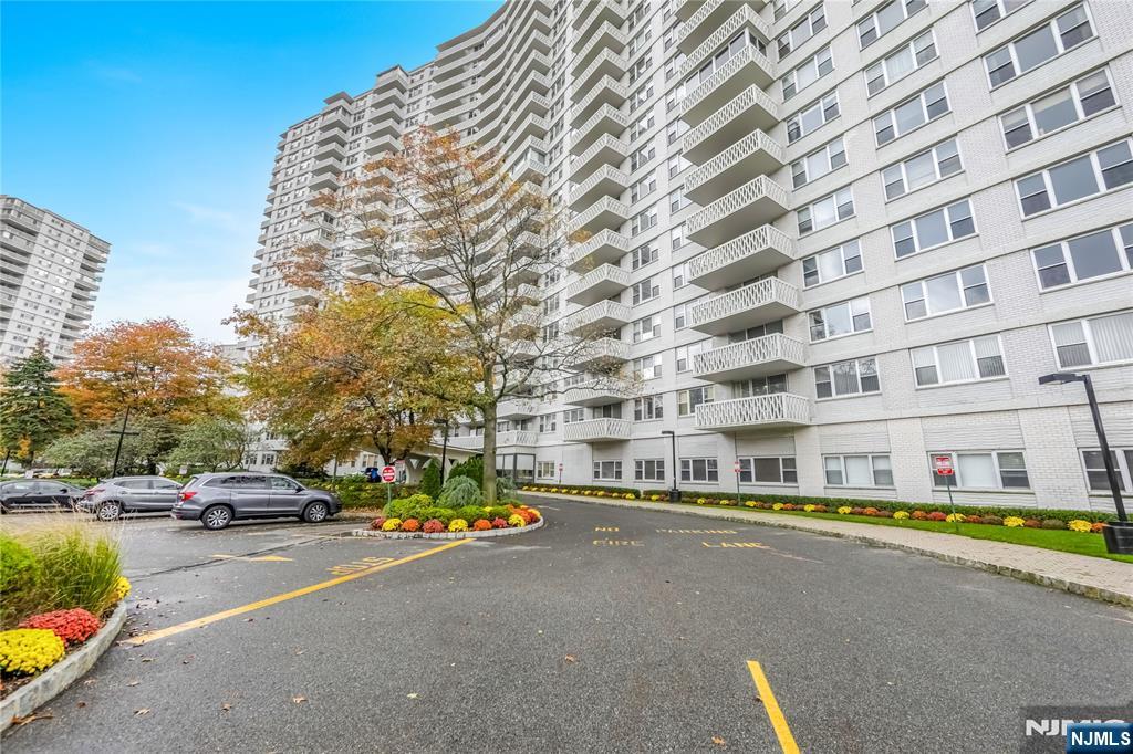 2000 Linwood Avenue, Unit 5L Fort Lee, NJ 07024 - Photo 23 of 26 a building view