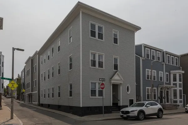 $4,750 | 233 E Street, Unit 3, Boston, MA 02127