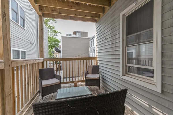 $4,750 | 233 E Street, Unit 3, Boston, MA 02127