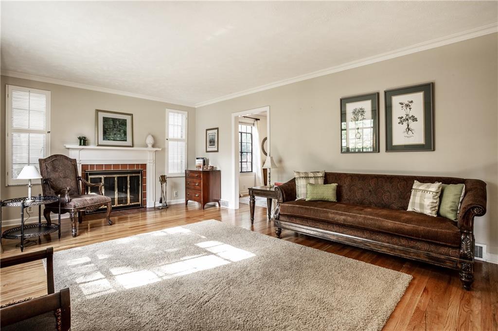 7036 Warwick Road Indianapolis, IN 46220 - Photo 8 of 32 Gallery Image 8