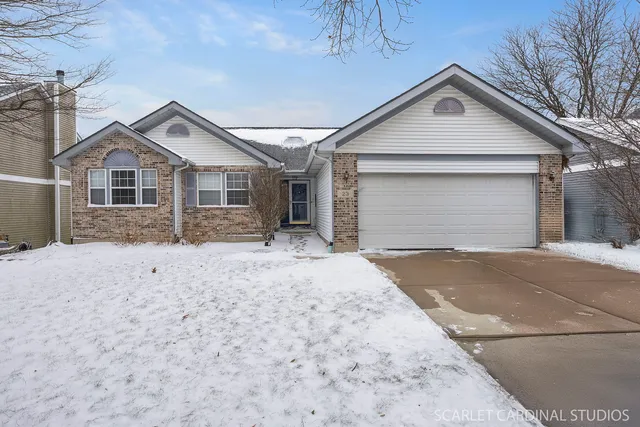 $440,000 | 23 Westmoor Court, Aurora, IL 60502