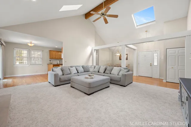 $440,000 | 23 Westmoor Court, Aurora, IL 60502