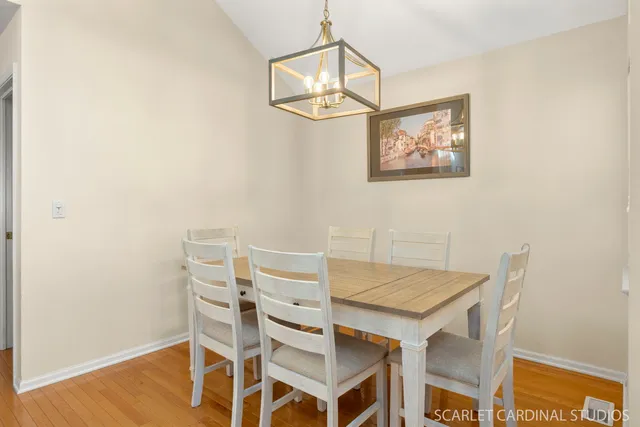 $440,000 | 23 Westmoor Court, Aurora, IL 60502