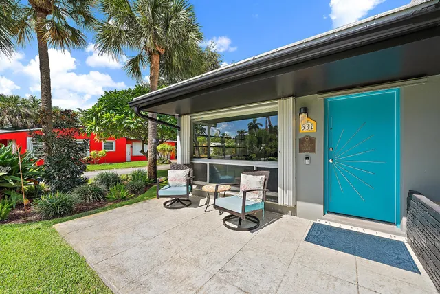 a view of outdoor space yard deck and patio