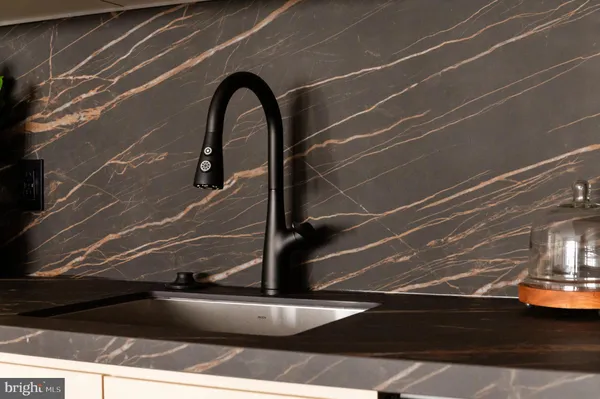 $5,590 | 1425 New York Avenue Northwest, Unit 1200, Washington, DC 20005