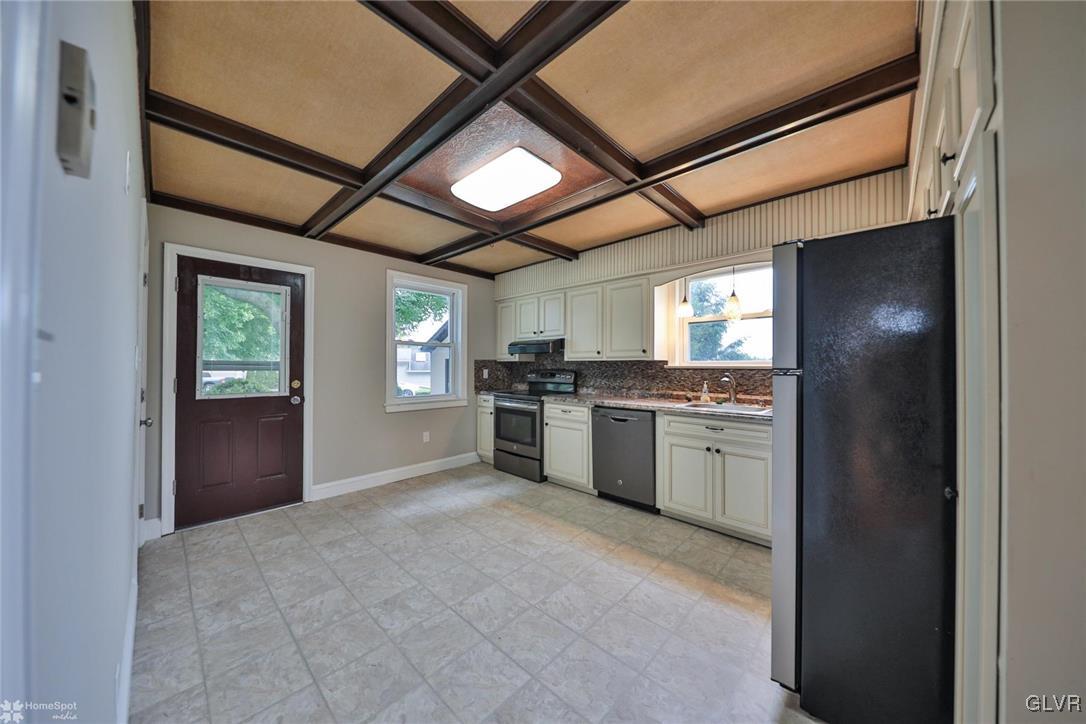 475 Cherry Hill Road Nazareth, PA 18064 - Photo 13 of 46 a large kitchen with a stove and a refrigerator