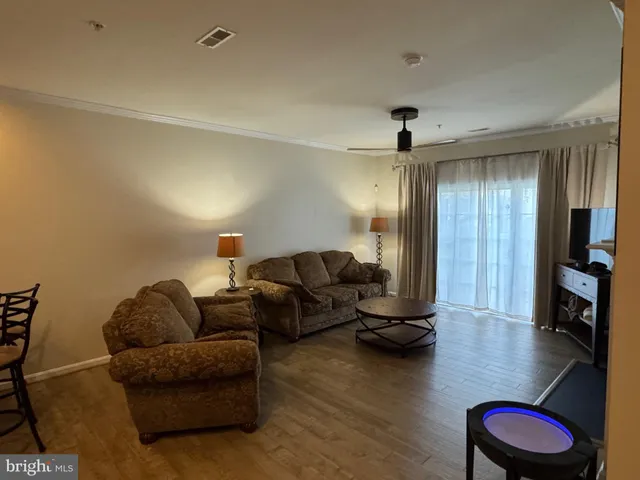 a view of empty room with window