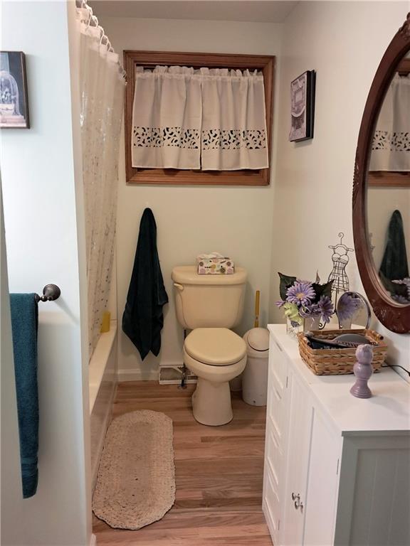 125 Walnut Street Apollo, PA 15613 - Photo 15 of 25 Main level full bath.