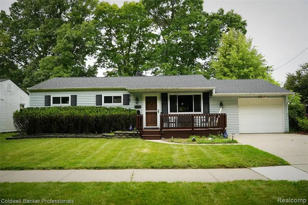 $220,000 | 1017 North East Street, Fenton, MI 48430