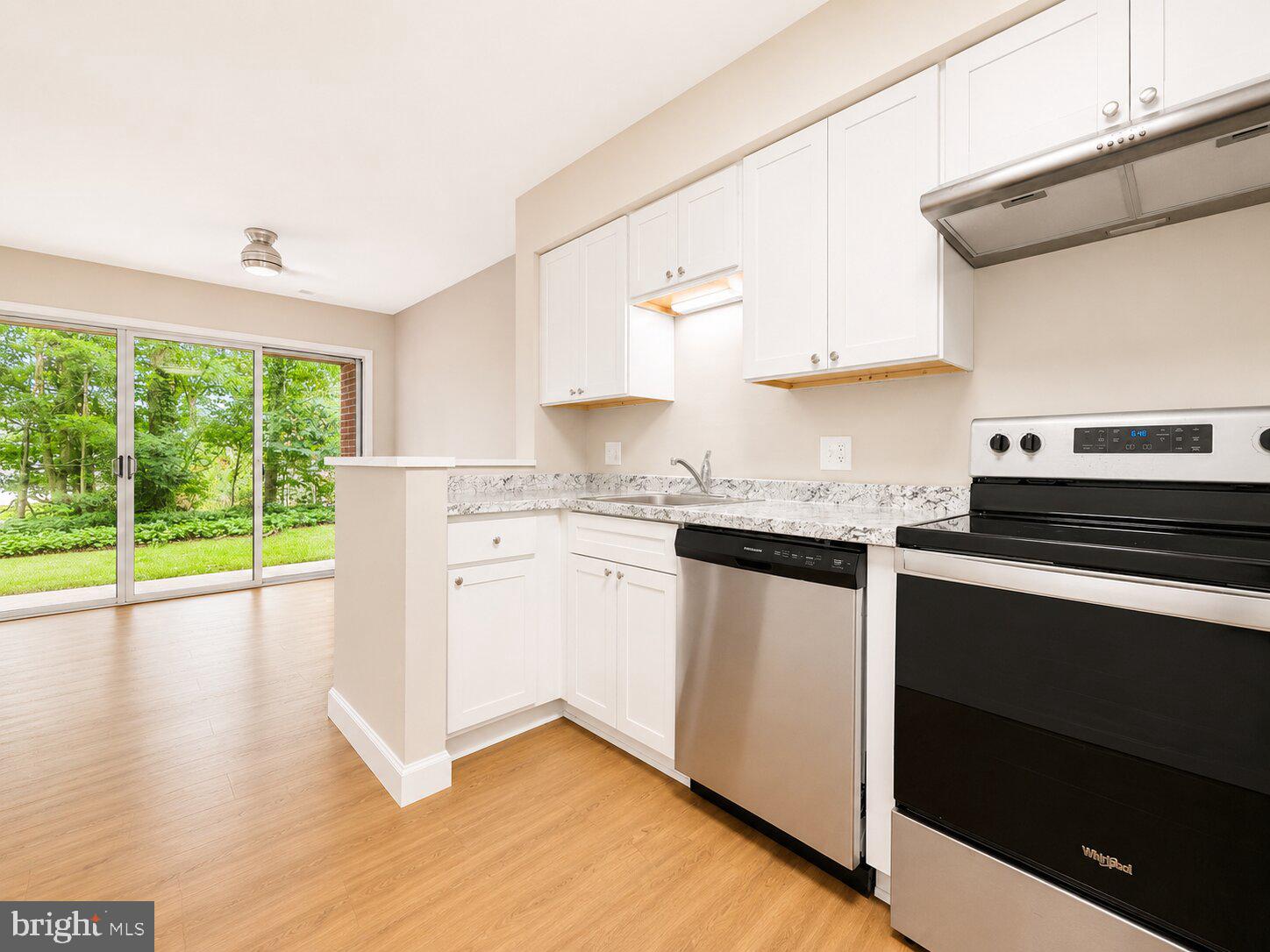 11150 Beaver Trail Court Reston, VA 20191 - Photo 9 of 20 Kitchen / Living
