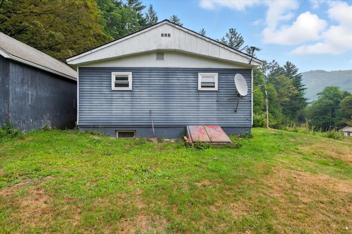 158 Tucker Brook Road Hancock, VT 05748 - Photo 4 of 33