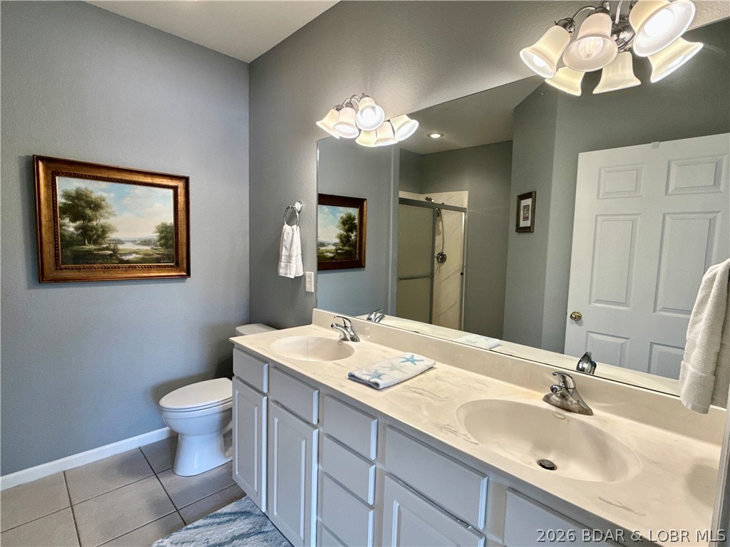 562 Hyd A Way Road, Unit 3E Camdenton, MO 65020 - Photo 14 of 38 Master bath