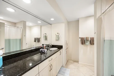 $285,000 | 3350 McCue Road, Unit 2302, Houston, TX 77056