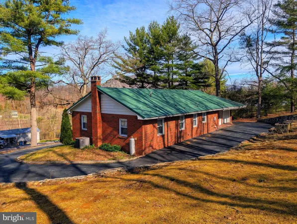 $265,000 | 1892 North Milk And Water Road, Everett, PA 15537