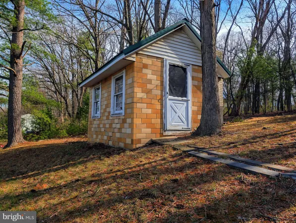 $265,000 | 1892 North Milk And Water Road, Everett, PA 15537