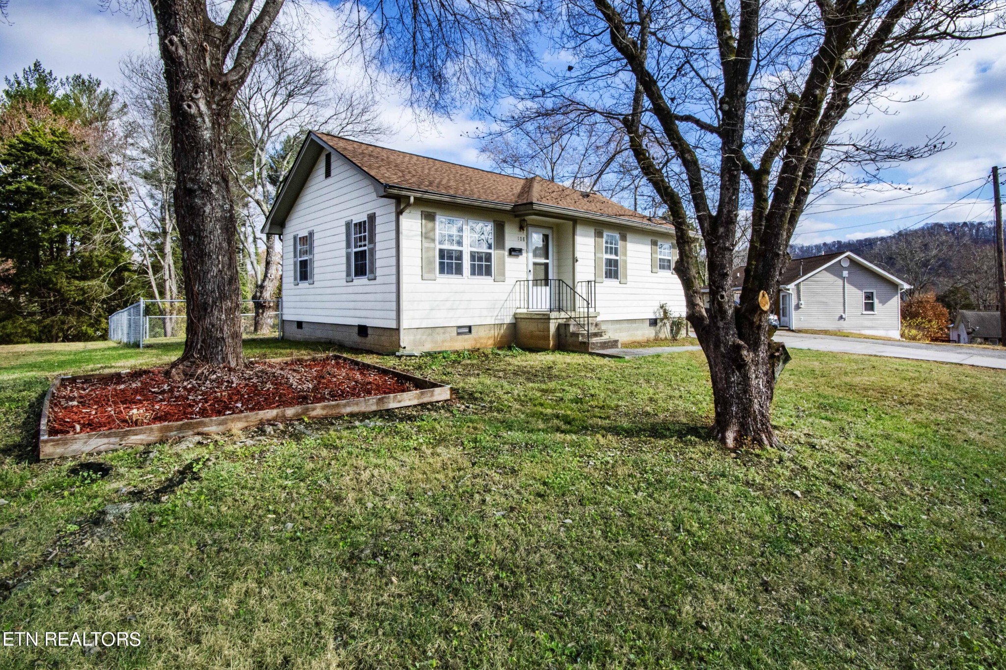 108 Salem Road Oak Ridge, TN 37830 - Photo 2 of 27 Gallery Image 2