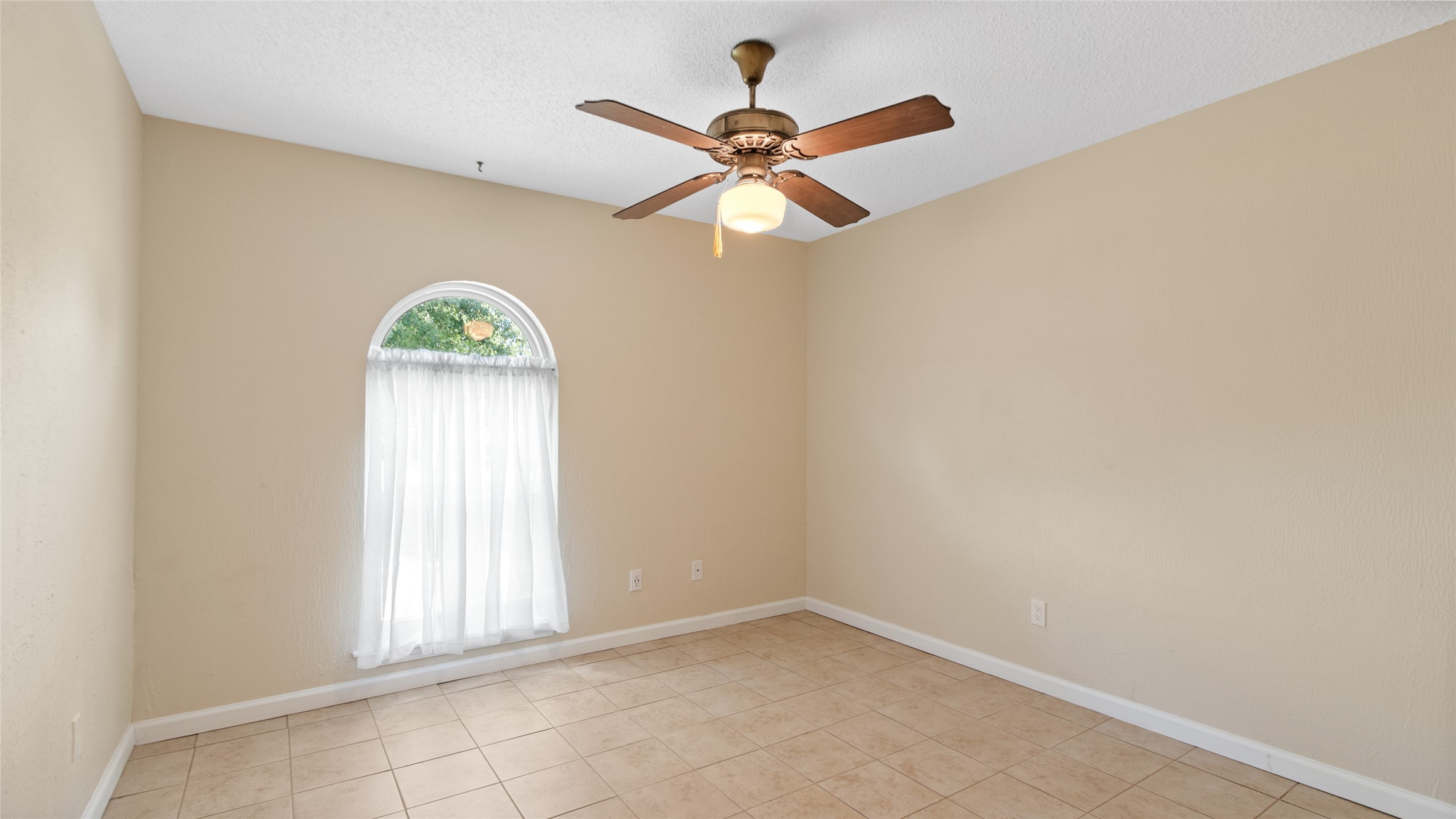 2915 Cemetery Road Santa Fe, TX 77517 - Photo 15 of 35 Third bedroom