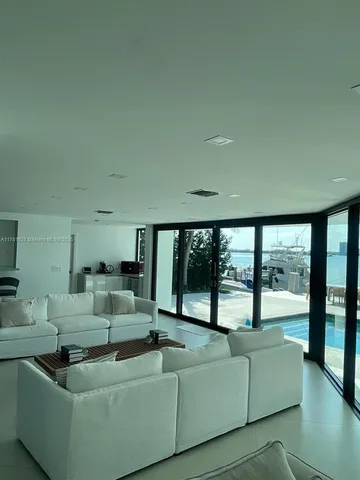 an empty room with windows and pillars in it