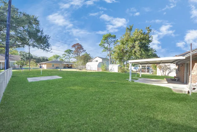 a view of yard with grass and trees