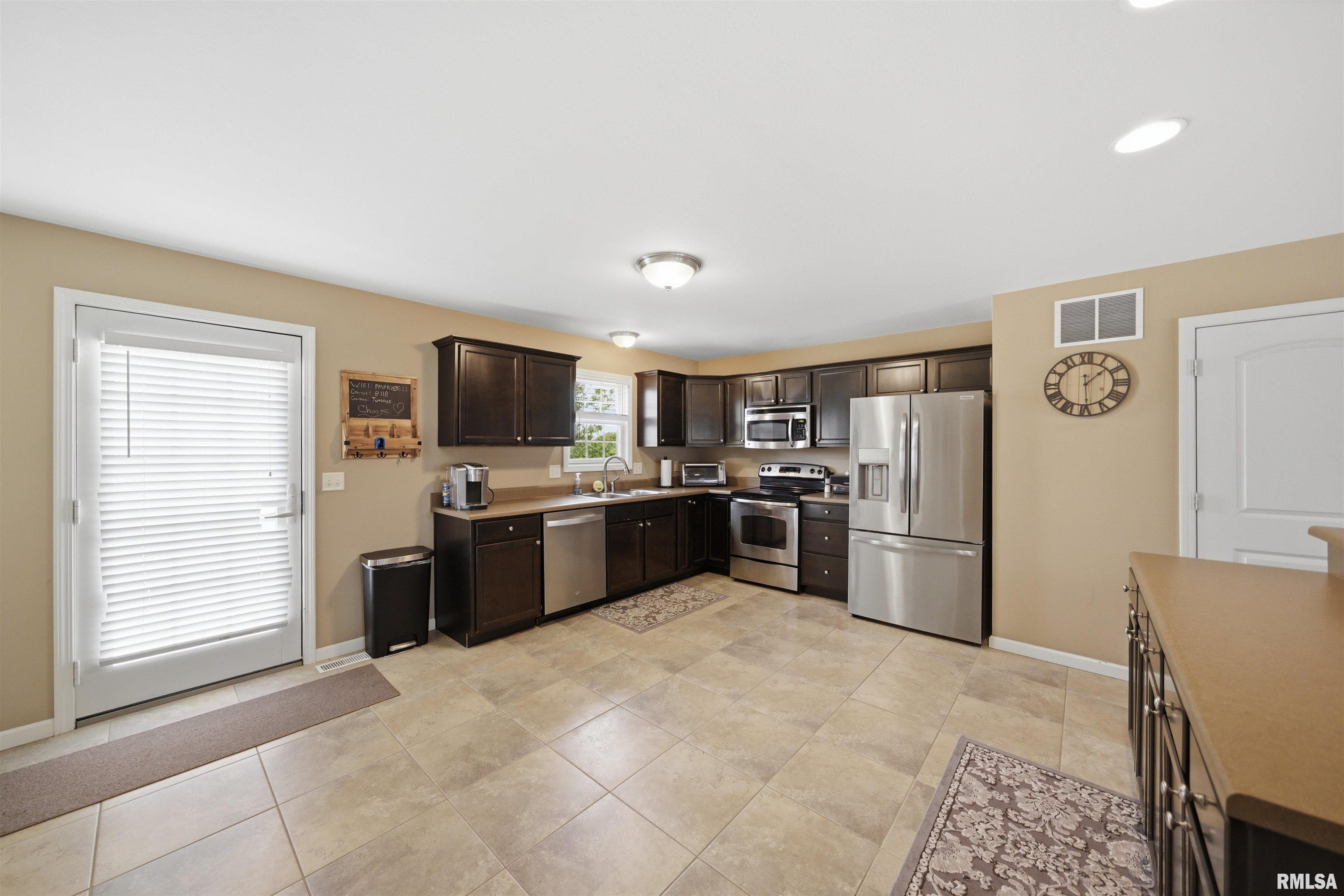 1906 Glenbridge Road Bloomington, IL 61704 - Photo 9 of 33