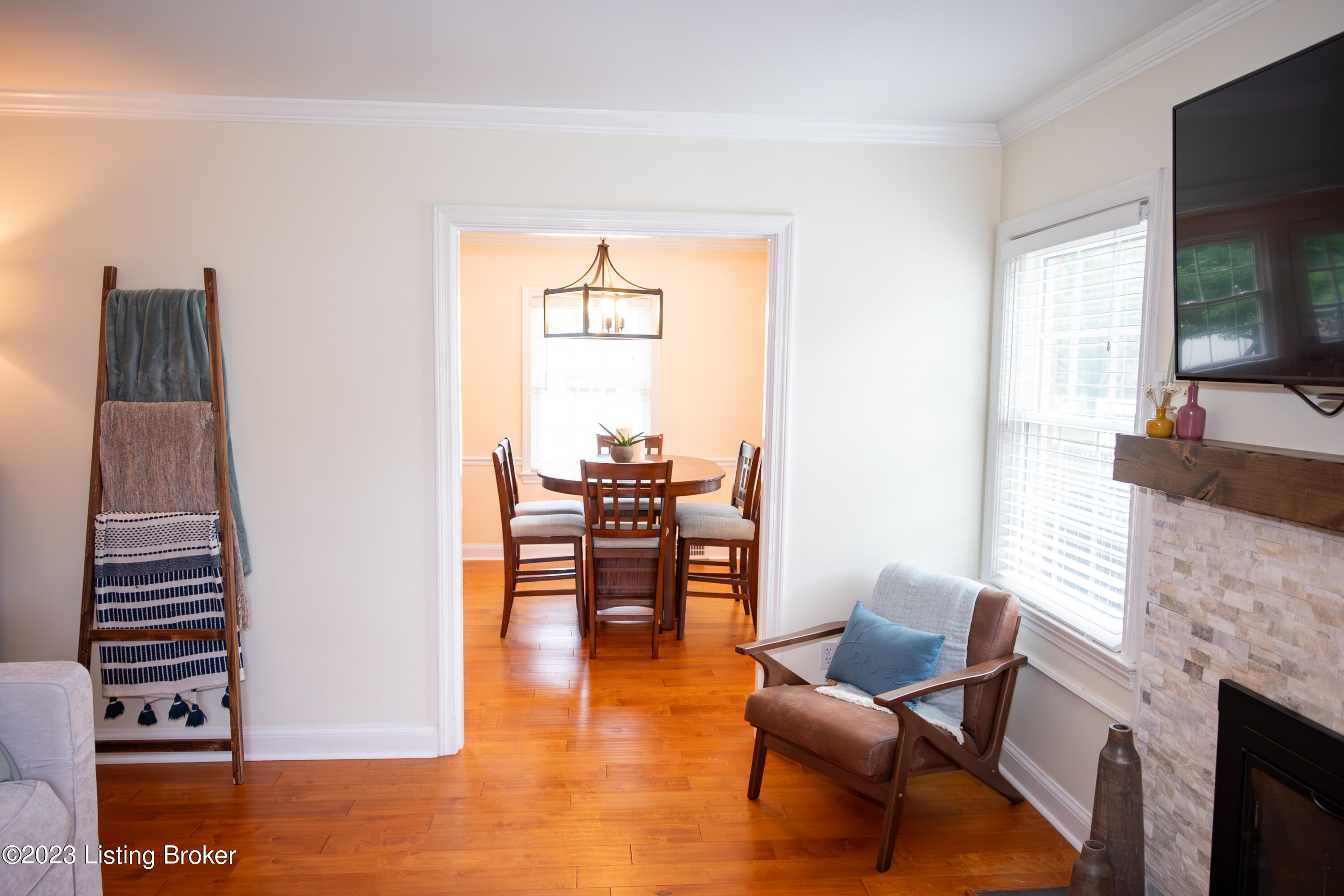 4611 Beaver Road Louisville, KY 40207 - Photo 17 of 46 Living Room/ Dining Area