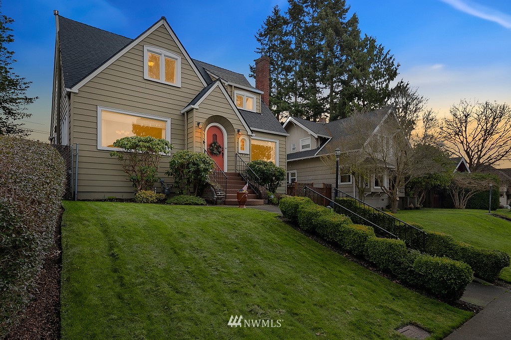 1321 Rucker Avenue Everett, WA 98201 - Photo 2 of 39
