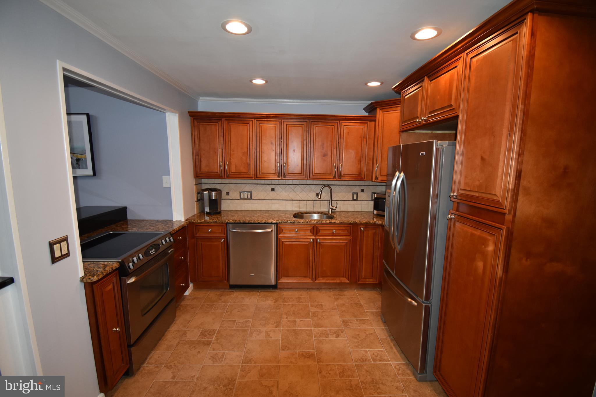 6 Cliff Road Levittown, PA 19057 - Photo 12 of 36