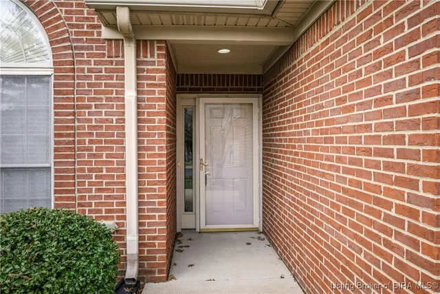 $259,900 | 2102 Pickwick Drive, New Albany, IN 47150