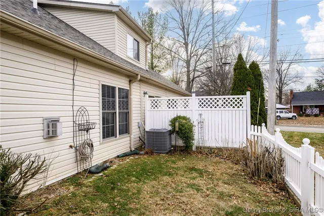 $259,900 | 2102 Pickwick Drive, New Albany, IN 47150