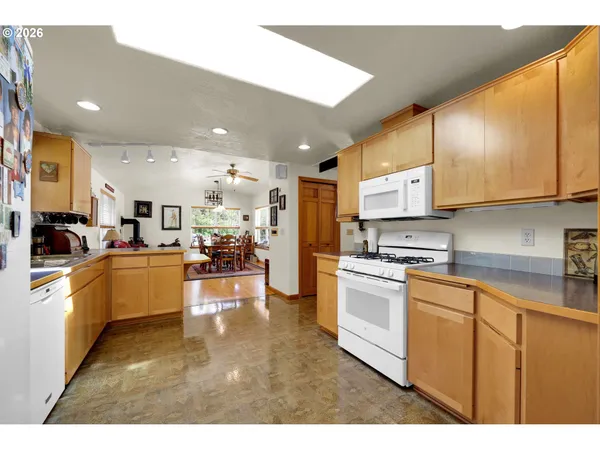 $1,099,000 | 37410 Hills Creek Road, Springfield, OR 97478