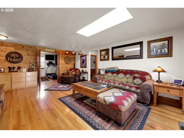 $1,099,000 | 37410 Hills Creek Road, Springfield, OR 97478