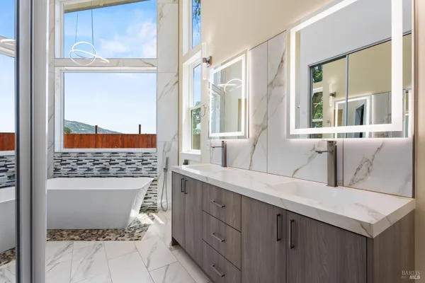 $1,360,000 | 868 Sanel Drive, Ukiah, CA 95482