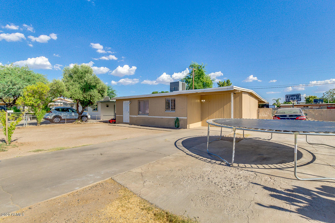 3923 West Granada Road Phoenix, AZ 85009 - Photo 4 of 21 04-Granada