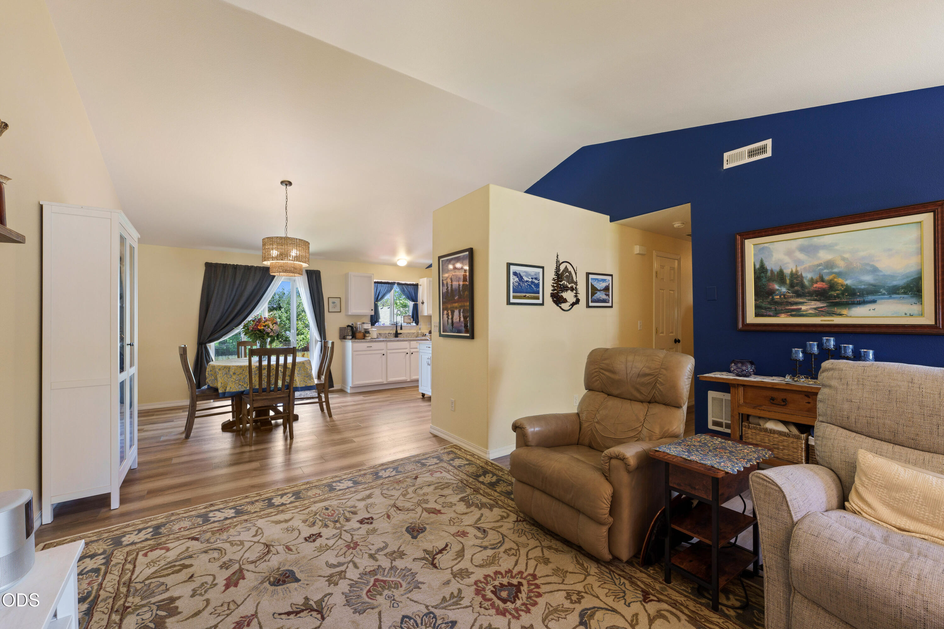 1425 Southwest 31st Street Redmond, OR 97756 - Photo 5 of 29