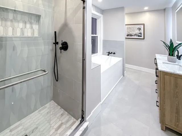 $4,000 | 469 Washington Avenue, Unit B, Chelsea, MA 02150