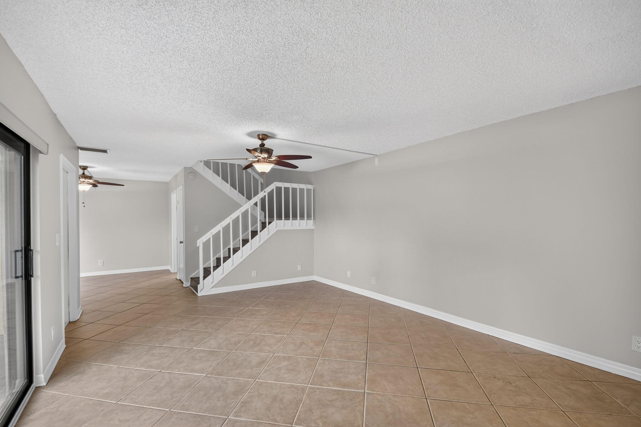 744 Springdale Circle Palm Springs, FL 33461 - Photo 7 of 40 10-web-or-mls-DSC_4026