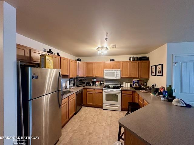 34098 Utica Road Fraser, MI 48026 - Photo 6 of 16 50164745-e18f91da-5f11-45f8-a386-ac29b463d4d4.JPG