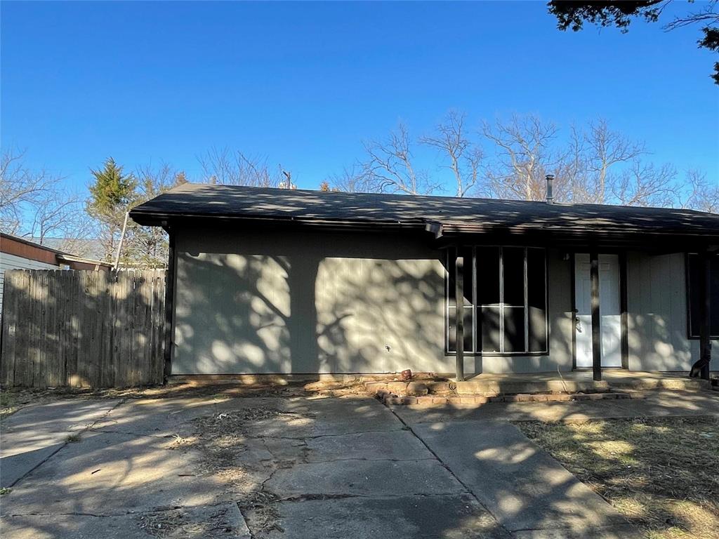 117 East Prospect Street Denison, TX 75021 - Photo 4 of 13 a front view of a house