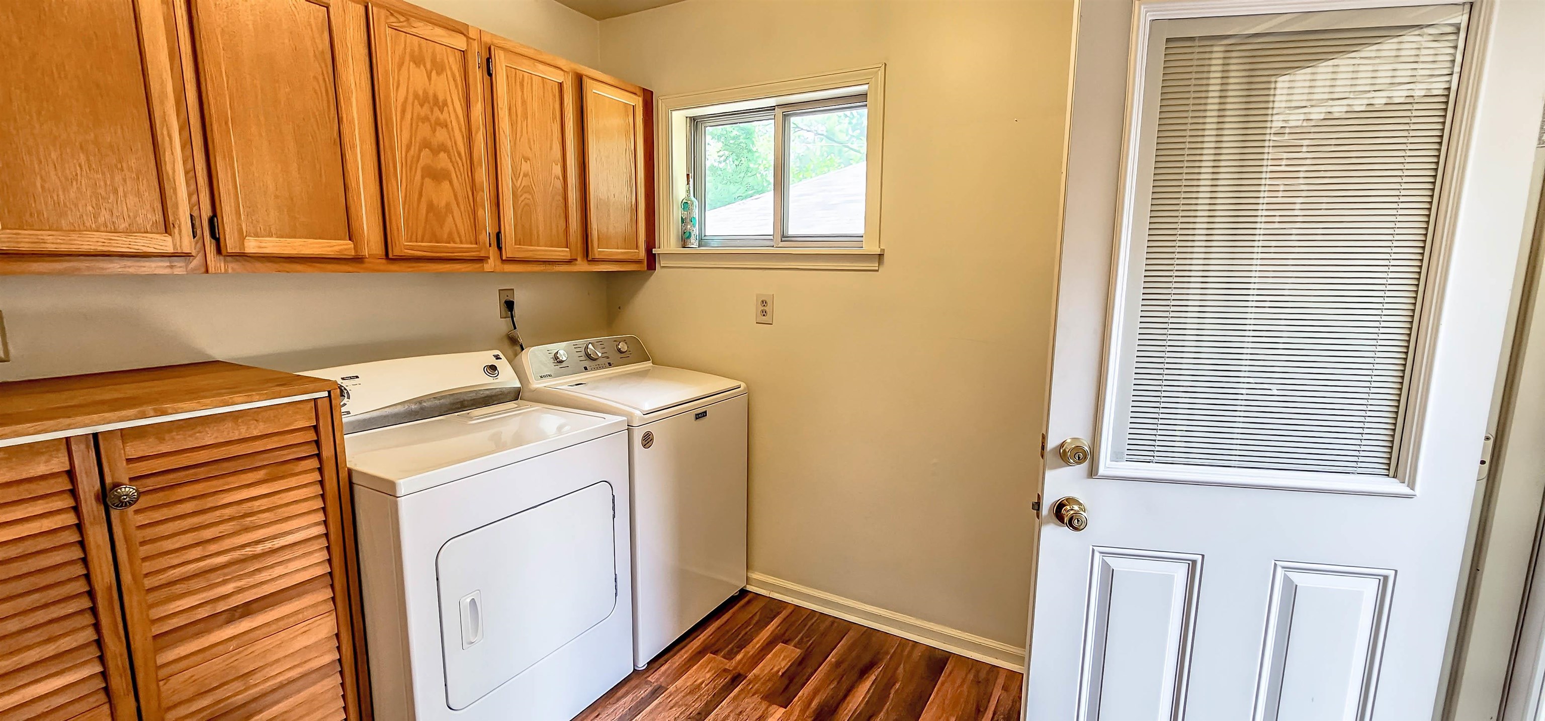 5246 Quince Road Memphis, TN 38117 - Photo 22 of 28 a utility room with dryer and washer