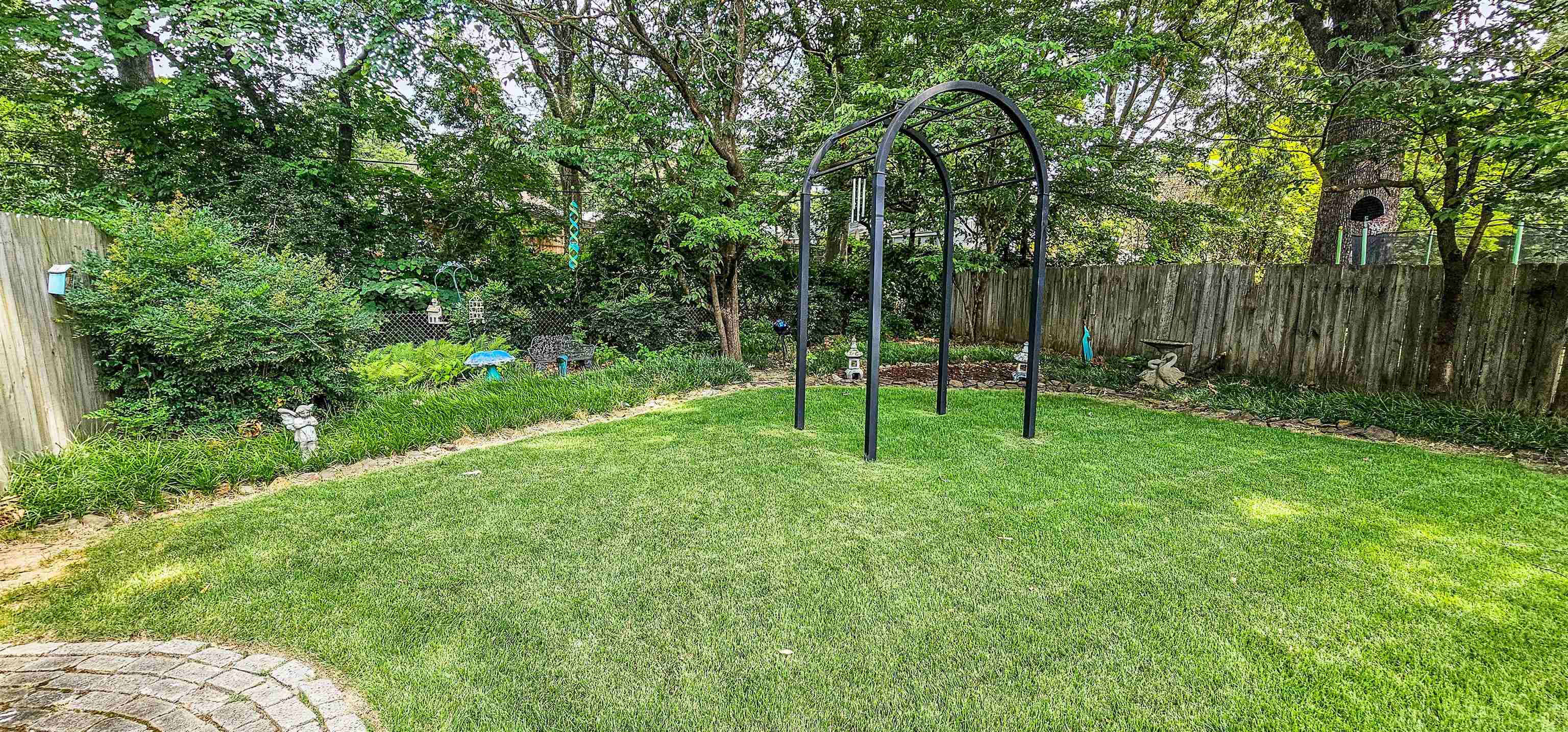 5246 Quince Road Memphis, TN 38117 - Photo 26 of 28 a view of a park with a tree